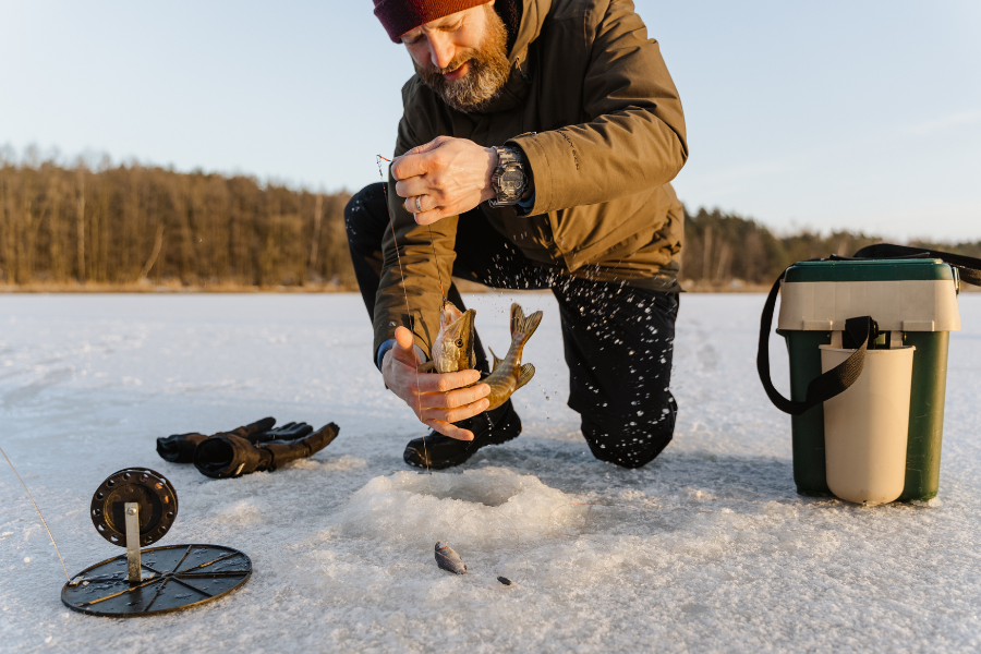 Pêche sur la glace : les outils et astuces pour être bien équipé!